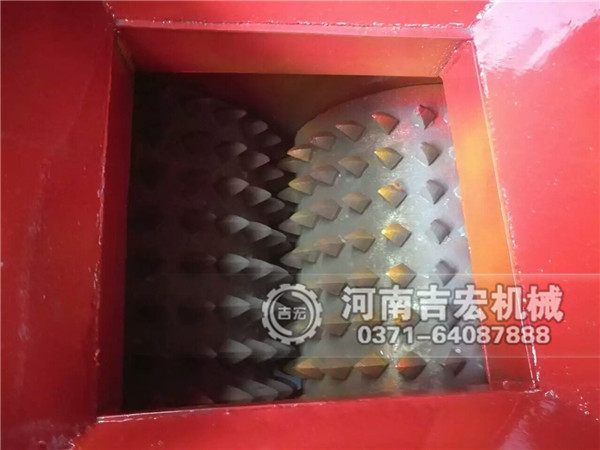 狼牙破碎機(jī)價(jià)格_小型狼牙破碎機(jī)多少錢一臺(tái)