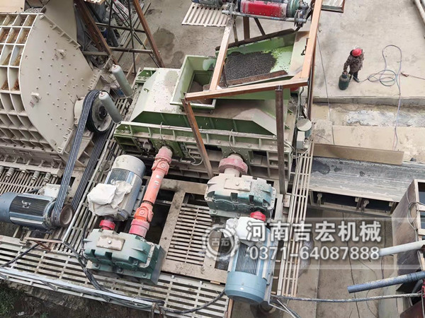 制砂設(shè)備用啥好-用吉宏液壓對輥破碎機(jī)啊！