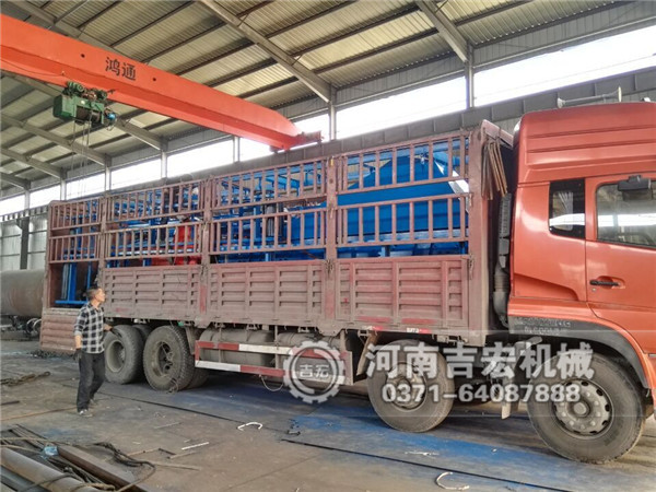 砂石生產(chǎn)線全套設(shè)備發(fā)貨現(xiàn)場(chǎng)