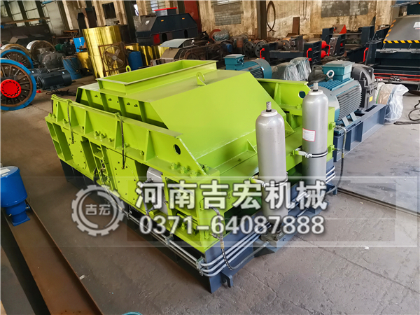  液壓對(duì)輥制沙機(jī)