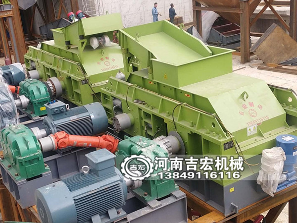 時(shí)產(chǎn)50噸液壓對(duì)輥制砂機(jī)用哪個(gè)型號(hào)比較合適，多少錢一臺(tái)？