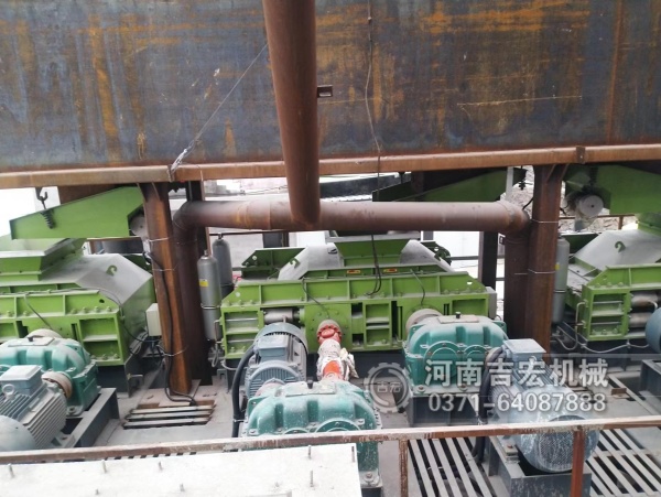 石頭破碎機沙子設(shè)備為什么推薦液壓對輥破碎機,原因有哪些？