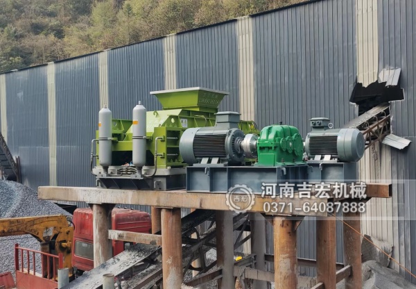 山石硬度大難處理？液壓對輥高壓碾壓設計,破碎效果立竿見影！